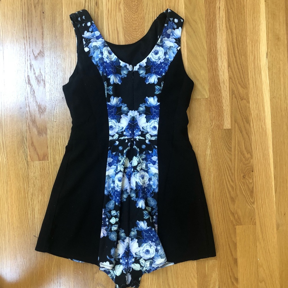 Floral pattern romper - Picture 2 of 3